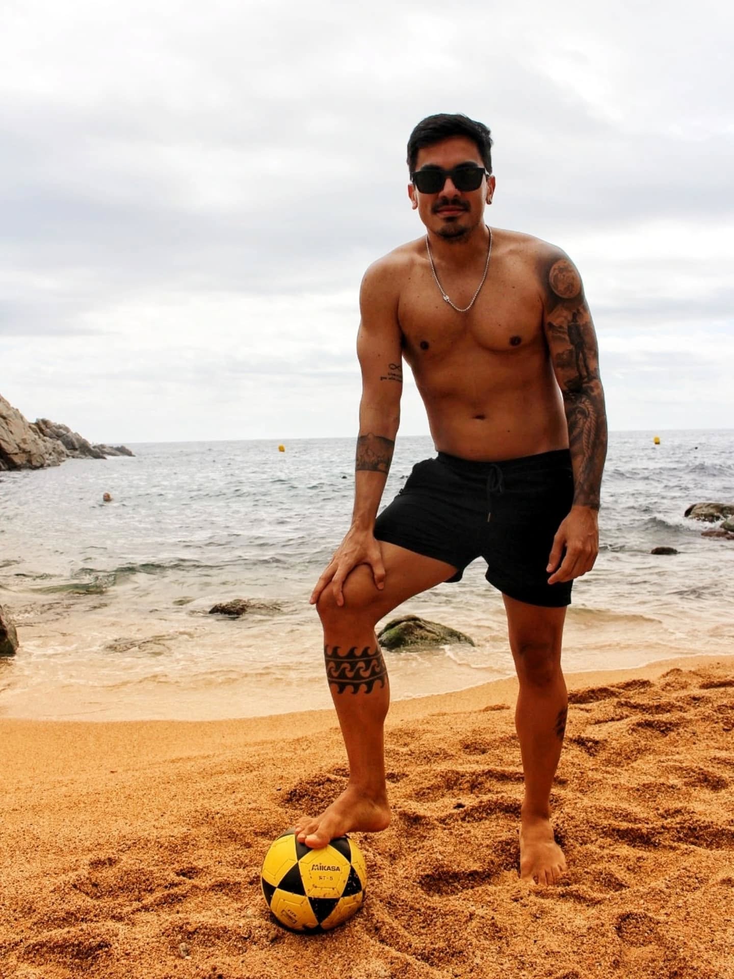 Praia + futebol + pagodin